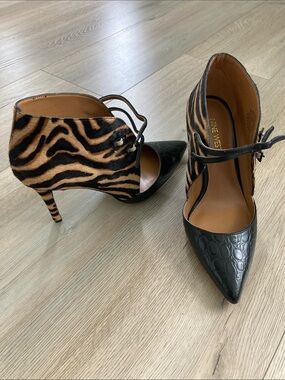 Nine West Black Pointed Toe Zebra-Print Ankle Strap Heels EUC